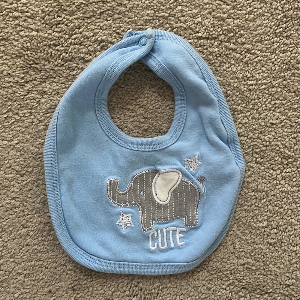 🍼Reversible Elephant Bib NWOT🍼